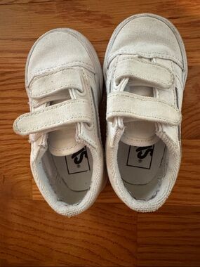 White toddler Velcro Canvas Sneakers